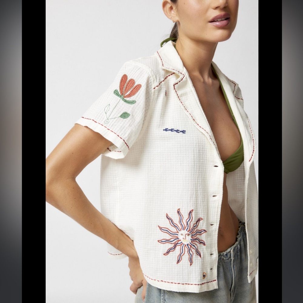 Urban Outfitters Sunshine Bowie White Crop Button up